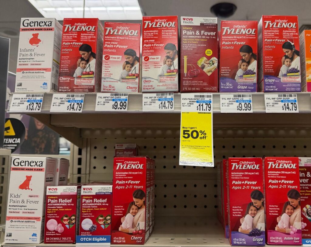 沢山の種類が並ぶタイレノール売り場